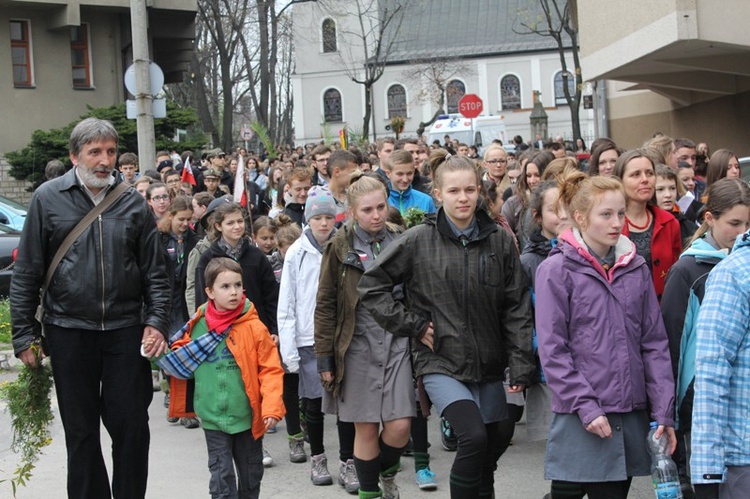 Niedziela Palmowa Młodych: procesja do katedry - cz. 2