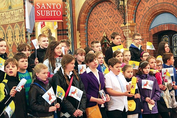  „Papiescy” uczniowie w Kochłowicach