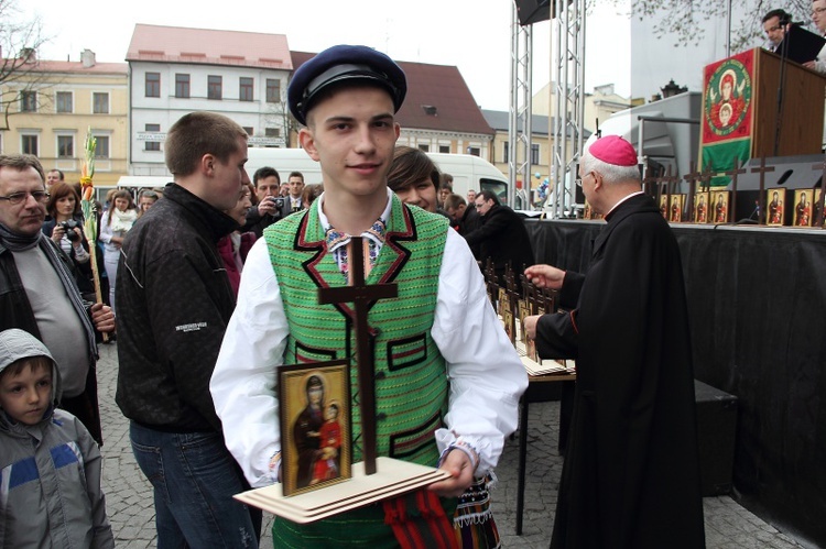 Przekazanie replik symboli ŚDM