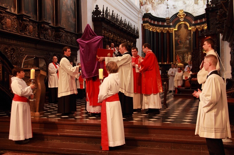 Liturgia słowa i adoracja krzyża