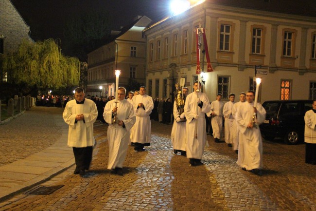 Procesja rezurekcyjna w katedrze wrocławskiej