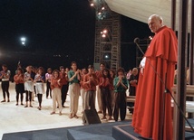 ”Doznawałem wzruszenia na widok spontanicznej radości i miłości młodych do Boga i do Kościoła” - pisał Jan Paweł II