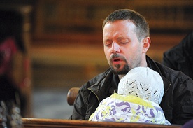  Damian Nowakowski podczas modlitwy uwielbienia