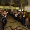 Całe rodziny spotkały się na przedkanonizacyjnym czuwaniu w płońskiej parafii św. Michała Archanioła
