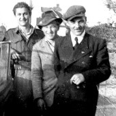 "Bartek" - pierwszy z prawej, na archiwalnym zdjęciu już po ujawnienieniu w 1947 r.