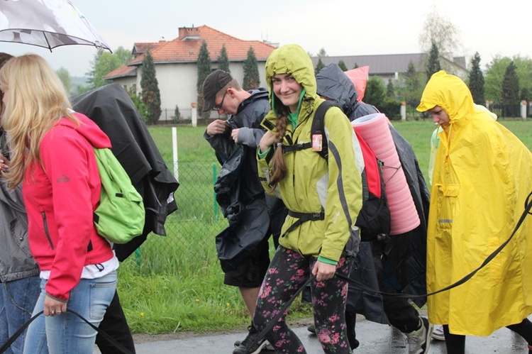 W deszczu z Radziszowa w stronę Mogilan