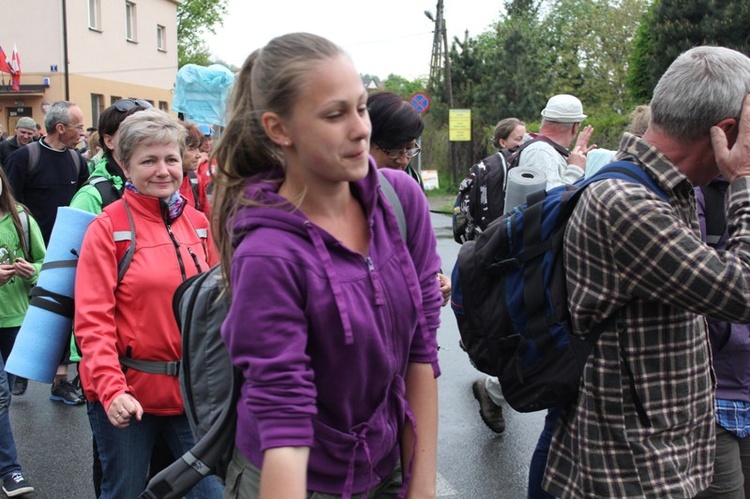 W deszczu z Radziszowa w stronę Mogilan