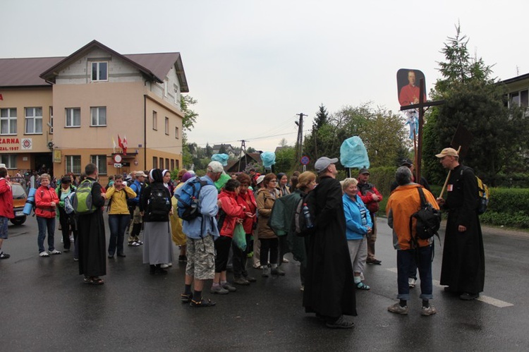 W deszczu z Radziszowa w stronę Mogilan