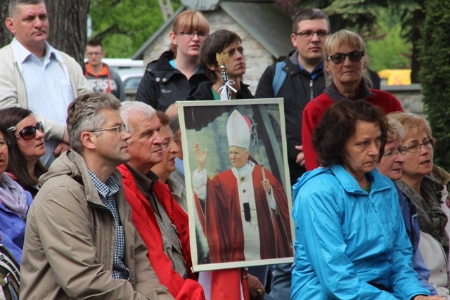 Św. Jan Paweł II krok za krokiem prowadził pielgrzymów do Bożego Miłosierdzia