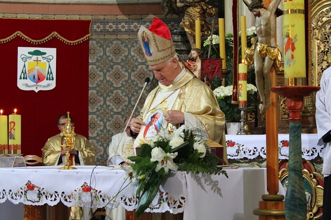 Papieski pomnik w Dusznikach