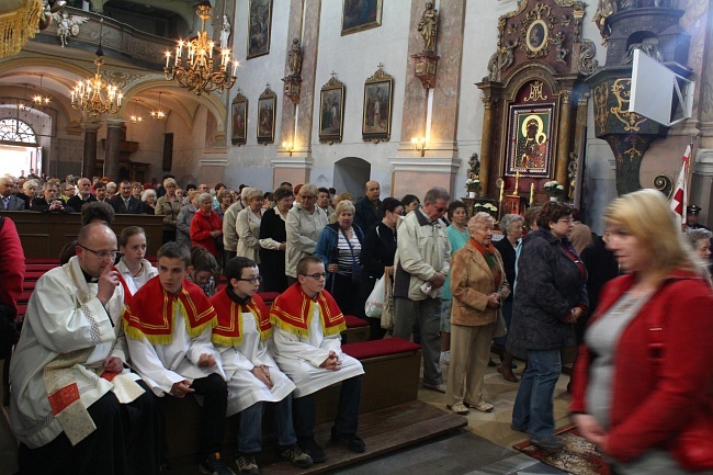 Papieski pomnik w Dusznikach