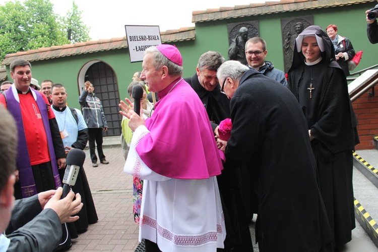 Przywitani przez biskupa Jana Zająca
