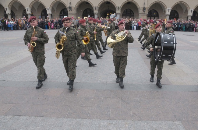 Pokaz tańców polskich na Rynku Głównym