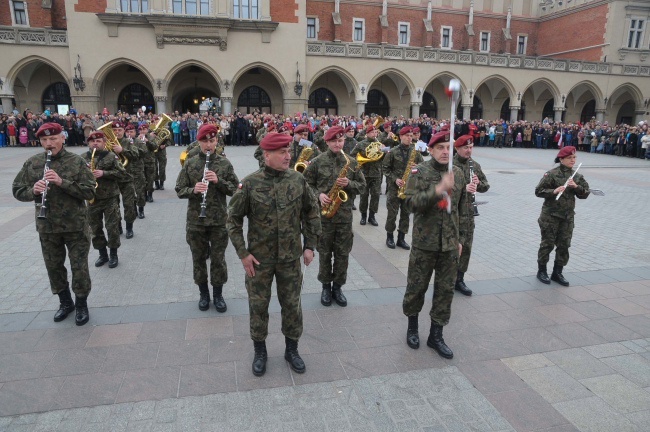 Pokaz tańców polskich na Rynku Głównym