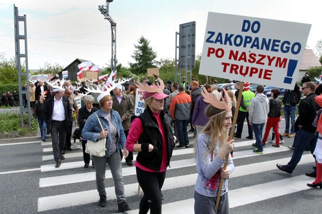 Jelenie protestują na zakopiance