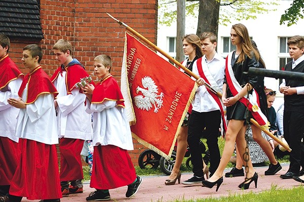 Odpust parafialny w Zawidowie za każdym razem mobilizuje całą rzeszę młodzieży, w tym ministrantów