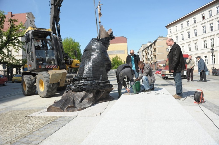 Pomnik św. Jana Pawła II w Świdnicy