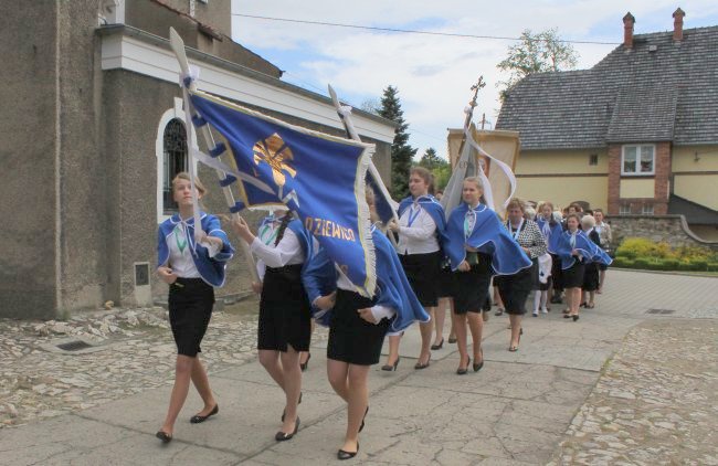 Stulecie marianek w Zbrosławicach