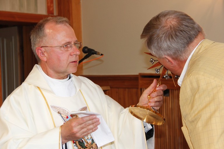 Elewacja relikwi bł. o. Stanisława Papczyńskiego w Puszczy Mariańskiej