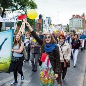  11.05.2014. Poznań. Ponad 3 tys. osób przeszło ulicami Poznania w Marszu dla Życia przebiegającym pod hasłem: „Zrób krok! Zróbmy razem milion kroków dla życia!”. Do jego uczestników i organizatorów swoje pozdrowienia skierował w specjalnym liście papież Franciszek.