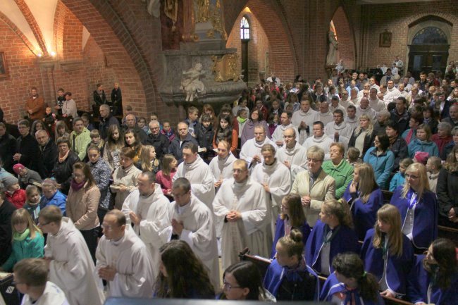 Pielgrzymka Dzieci Maryi i scholi do Rud