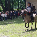 Jeźdźcy i zaprzęgi konne na pielgrzymce