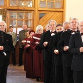 Koncert maryjny rozpoczęła pieśń "Bogurodzica", którą artyści śpiewali, niosąc w dłoniach płonące świece