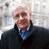 Prof. Wojciech Roszkowski jest historykiem i ekonomistą, był m.in. dyrektorem Instytutu Studiów Politycznych Polskiej Akademii Nauk, obecnie jest kierownikiem Katedry Stosunków Międzynarodowych Collegium Civitas