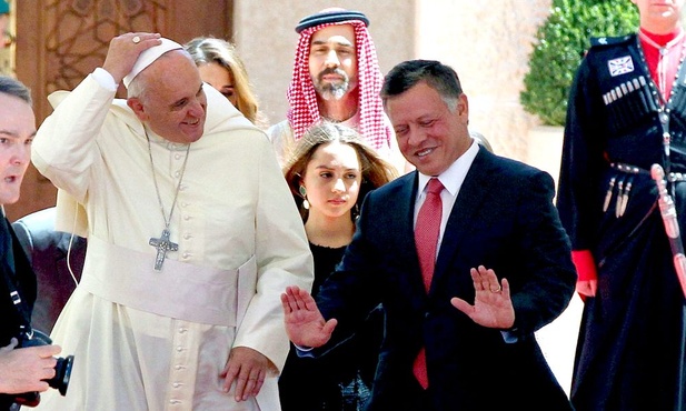 Papież powitany w Jordanii