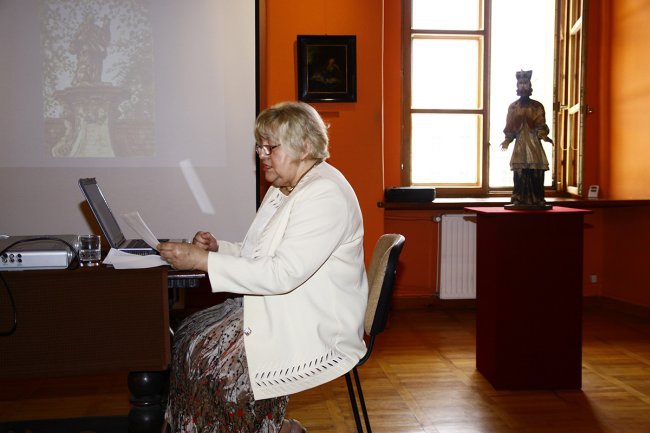 Przekazanie rzeźby Nepomuka tarnogórskiemu muzeum