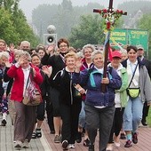  – Nie jest to tak długa pielgrzymka jak na Jasną Górę, ale na pewno na nogach pojawi się niejeden pęcherz. Ofiarujmy trudy Bogu, aby w naszych parafiach nie brakowało kapłanów