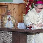  Świątynię konsekrował bp K. Nitkiewicz