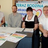 Do udziału w Marszu dla Życia i Rodziny zachęcają: (od lewej) Anna Szczepanik, Robert Dominiczak, Małgorzata Górka i Henryk Byzdra