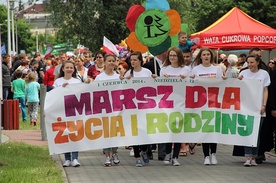 Łowiczanie nie zawiedli. W marszu wzięło udział ok. 1500 osób