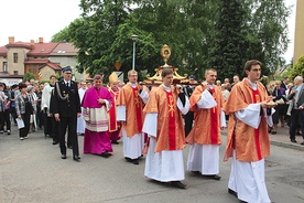 W procesji przez Skoczów  do kaplicy św. Jana Sarkandra