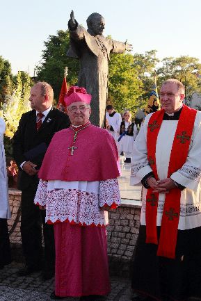 Poświęcenie dzwonnicy Ksiądz Jerzy w Rumi