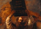 Fakt, że Mojżesz wziął do rąk tablice kamienne i wstąpił na górę, zakłada, że Pan Bóg odstąpił od karania za grzech