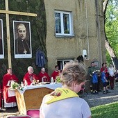 Msza św. sprawowana tuż przy placu apelowym byłego obozu koncentracyjnego w Działdowie dla pieszych pielgrzymów z Żuromina i okolic