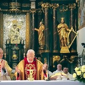  Abp Edmund Piszcz i o. Franciszek Kurkowski SJ ukończyli pelplińskie seminarium