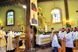  – W naszych parafiach dziękujmy za błogosławionych pasterzy naszej diecezji i rozważajmy ich testament – zachęcał w czasie nabożeństwa biskup płocki