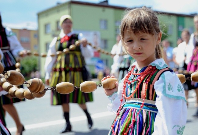 Podczas najważniejszych uroczystości opocznianie - od najmłodszych do najstarszych - chętnie zakładają regionalne stroje