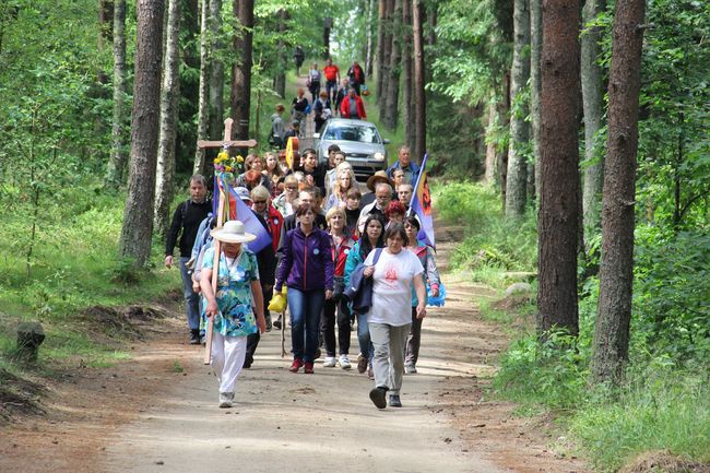 Pielgrzymi na Górze Polanowskiej