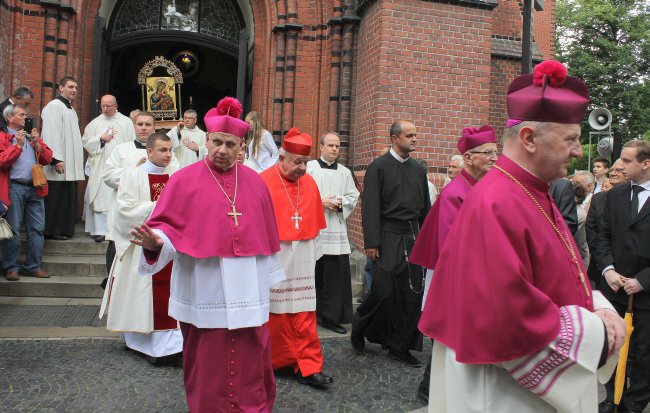 Koronacja ikony Matki Bożej w Gliwicach cz. 1