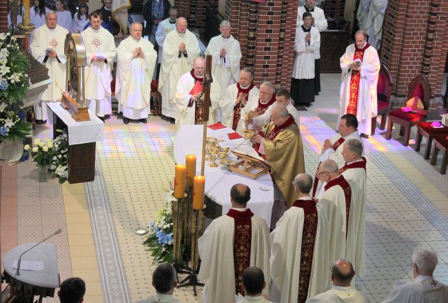 Koronacja ikony Matki Bożej w Gliwicach cz. 1