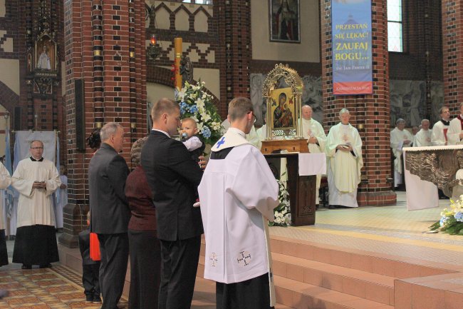 Koronacja ikony Matki Bożej w Gliwicach cz. 1