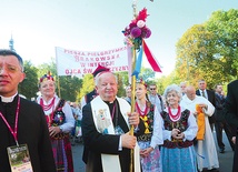  Każdego roku pielgrzymów wyruszających z Wawelu na Jasną Górę żegna kard. Stanisław Dziwisz