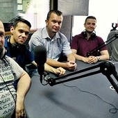  Większy zasięg, więcej słuchaczy. Warto się wsłuchać w nowe oblicze diecezjalnego radia na 103,9 FM w Ciechanowie i 104,3 FM w Płocku – zachęcają dziennikarze KRDP 