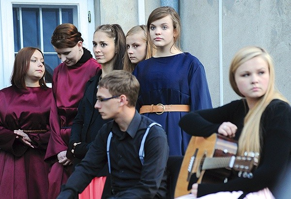 Na dziedzińcu dawnego radomskiego ratusza wystąpił zespół muzyczny radomskiej Resursy pod kierunkiem Marleny Beresińskiej
