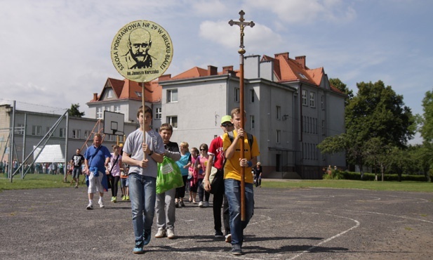 Piesza pielgrzmka szkolna do Hałcnowa