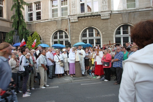 Modlitwa uwielbienia pod Teatrem Polskim